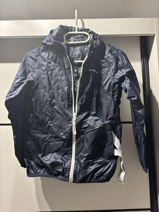 Kurtka przeciwdeszczowa granatowa Quechua rozmiar 125/132 cm