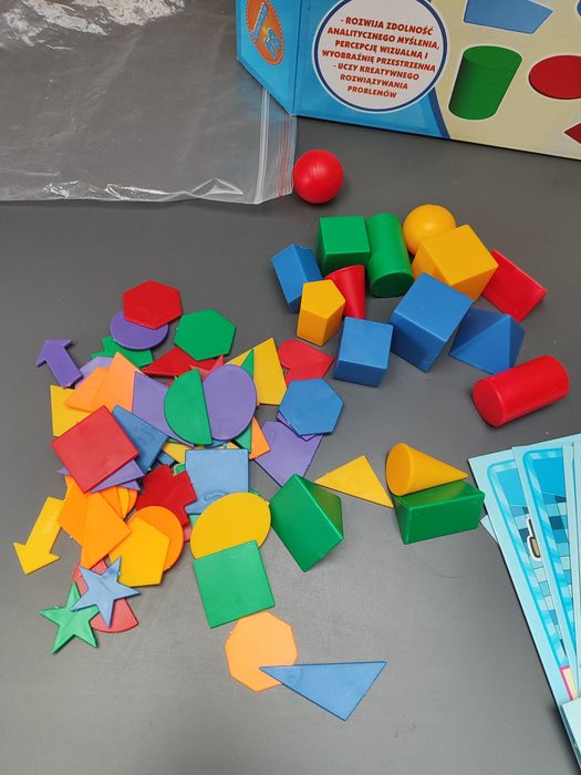 Gra edukacyjna Kształty Dromader