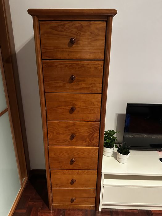 Móvel alto com gavetas