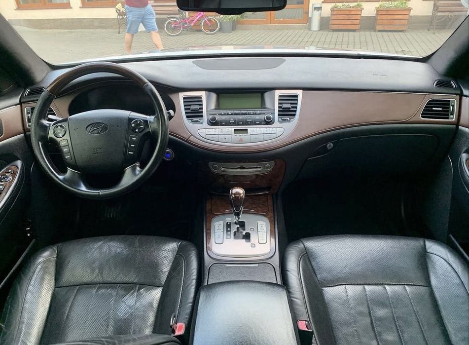 Hyundai genesis 2008р