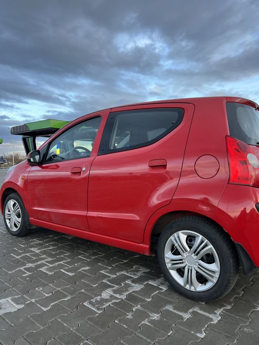 Автомобіль Nissan Pixo 2012