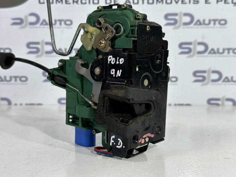 Fecho Frente Direito / Esquerdo - Volkswagen Polo 9N