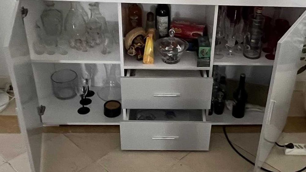 Móvel bar, tv, sala, quarto em cinza e branco quase novo.