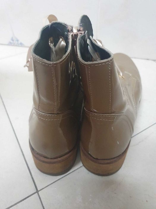 Botas tipo verniz, N.39, Castanho claro