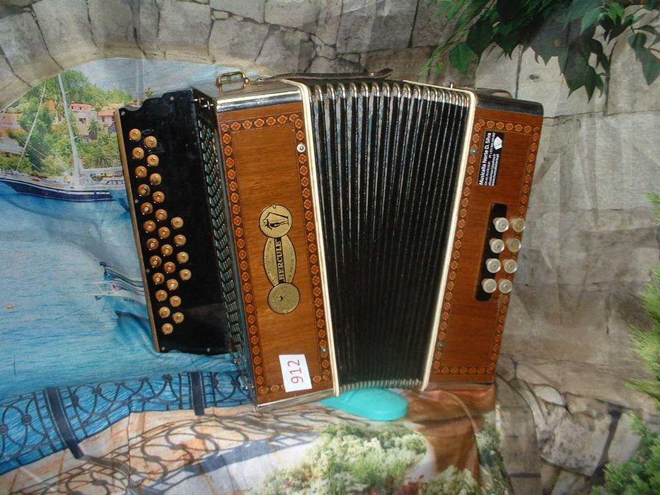 Concertina para venda N, 912