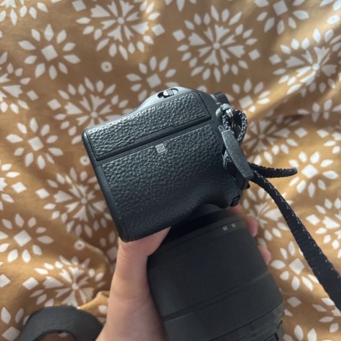Sony A7III + lente 28-70mm + extras com apenas 6118 disparos
