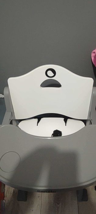 Wygodny i funkcjonalne krzesełko do karmienia marki Lionelo