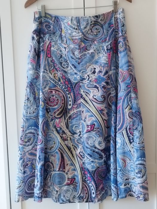 Linda saia de algodão totalmente forrada tamanho 42 francês. Estado mu