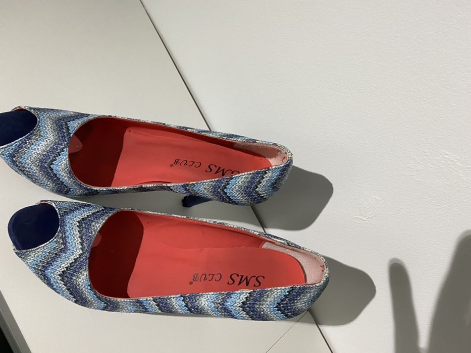 Buty na obcasie 40 czerwona podeszwa