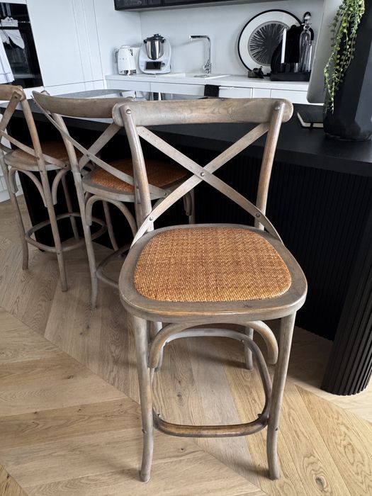 Hoker , drewniane krzesło barowe , krzyżak