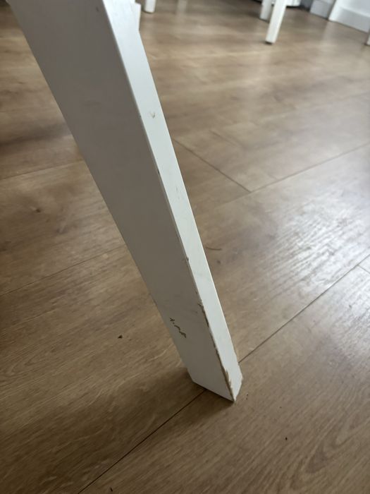 Conjunto mesa e cadeiras SKLUM branco e cinzento