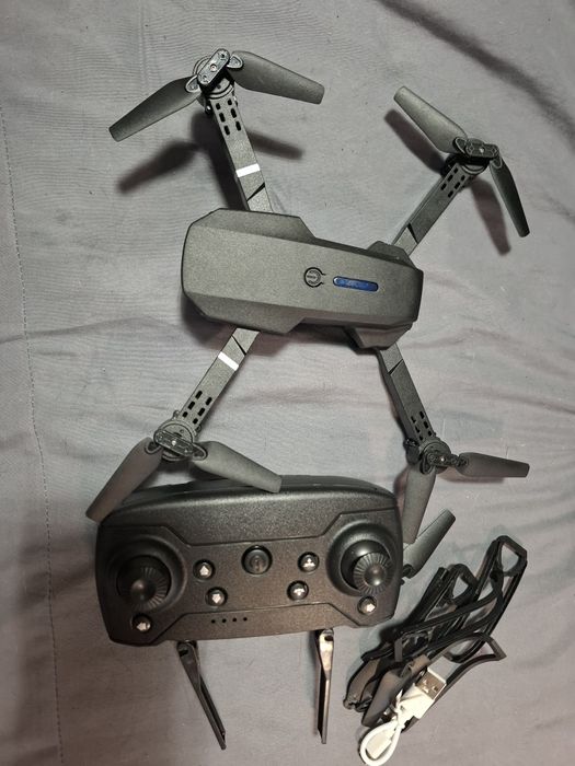 Sprzedam Drona   E88  Pro
