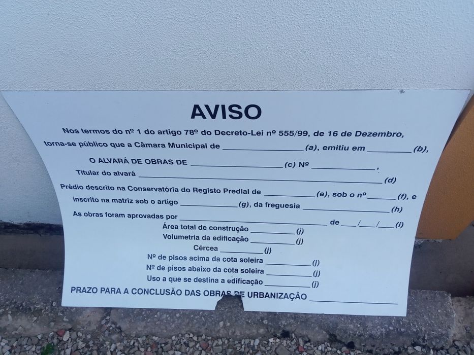 Aviso de obras (com pequeno defeito)