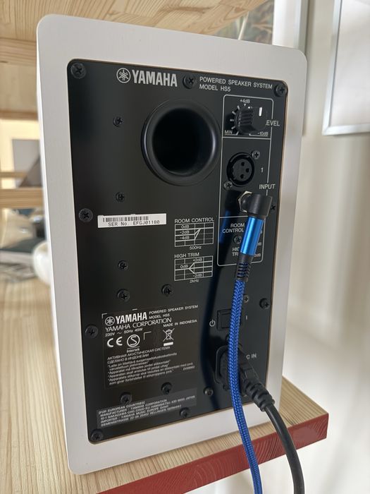 Par de monitores Yamaha HS5 brancos como novos + caixas