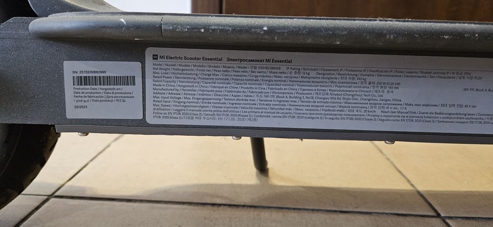 3721/25 Hulajnoga elektryczna Xiomi Mi Essential