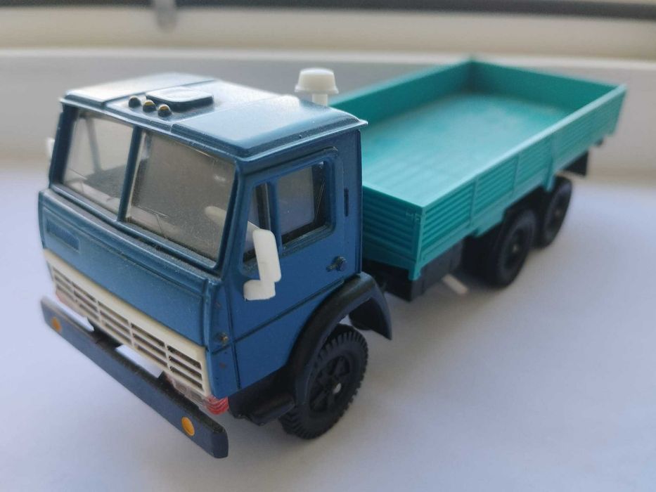 модели КАМАЗов  5320, 55111 и 5410 сделано в СССР м 1/43 в идеальном состоянии