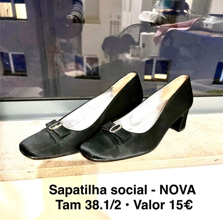 Sapato social acetinado, na cor preta • usado 1X - Tam 38 e 1/2
