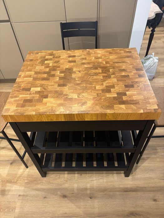 Ilha de cozinha (com bancos de bar)