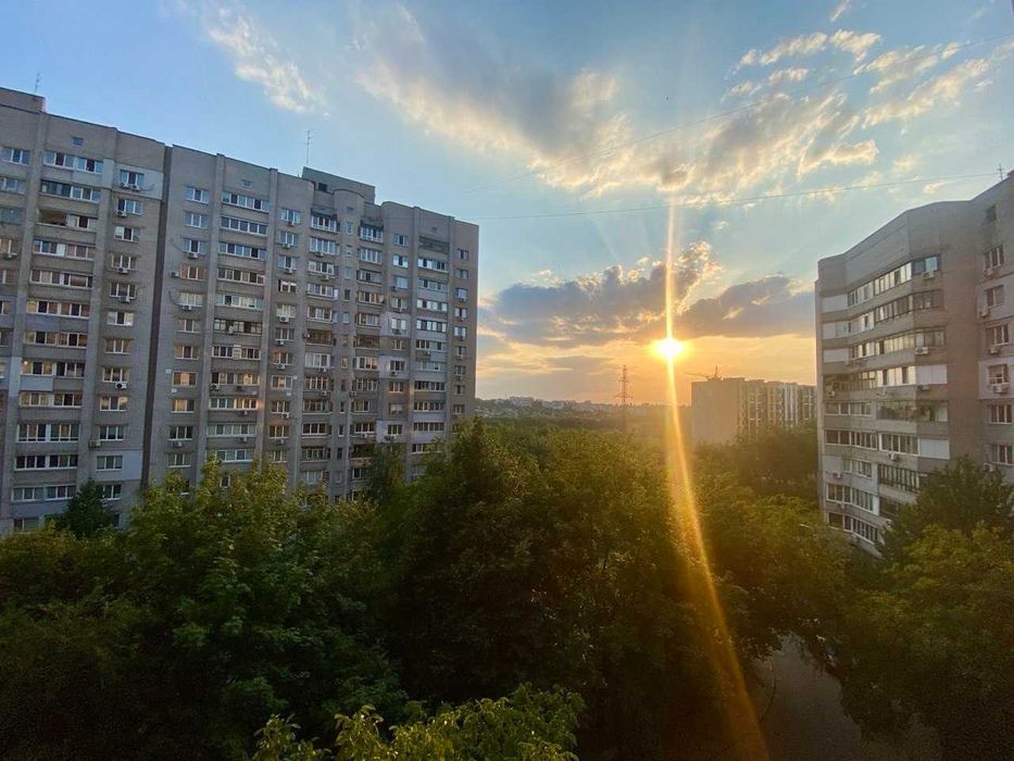 Продам большую 1к. квартиру в кирпичном доме на жм Тополь