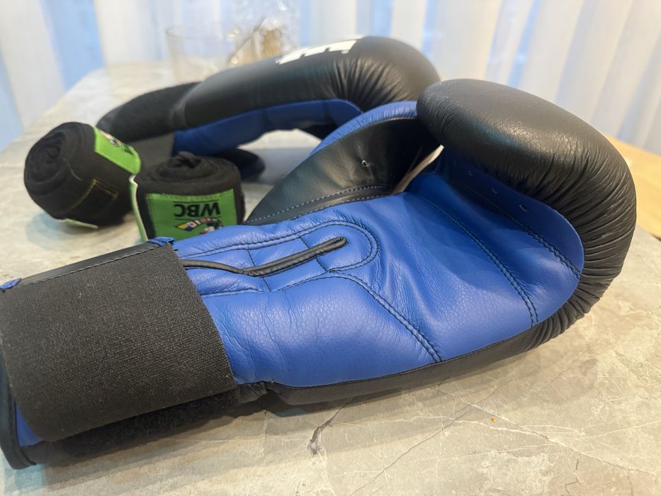 Перчатки боксерские Title Boxing + бинты в подарок