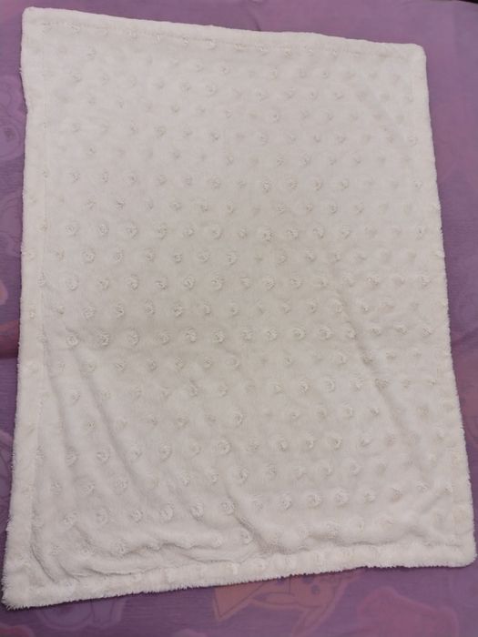 Kocyk niemowlęcy ecru śliczny miekki