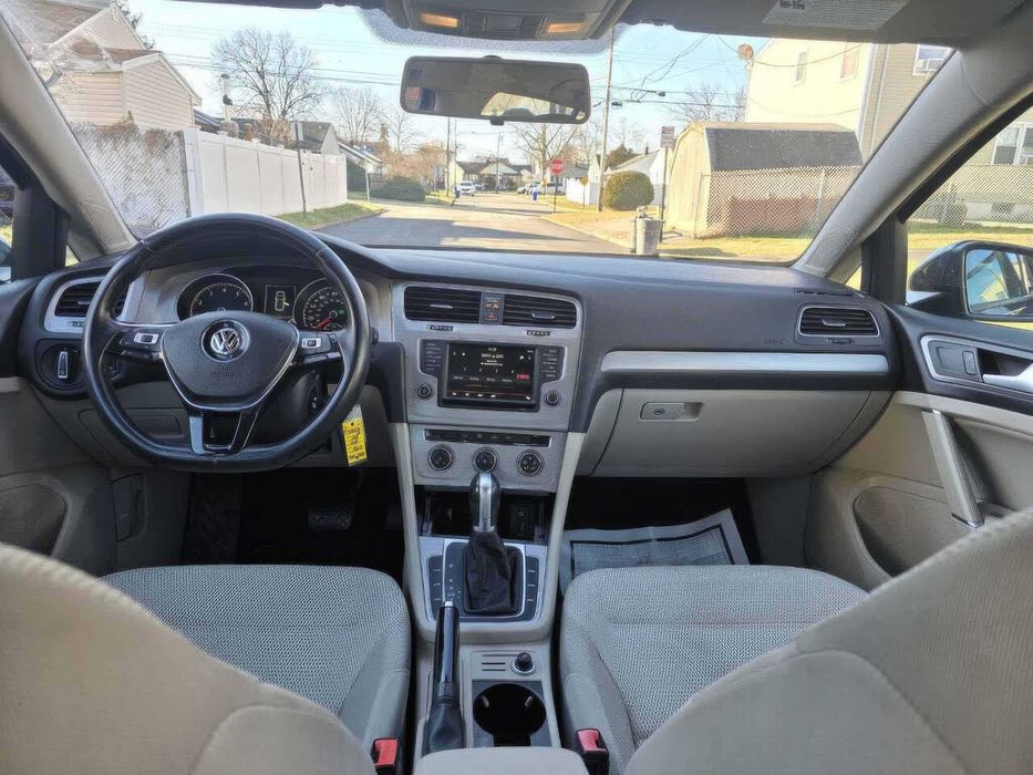 Volkswagen Golf S      2015