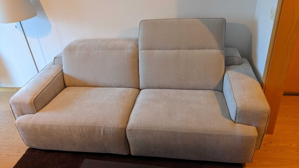 Sofá modelo Iago da Natuzzi em tecido
