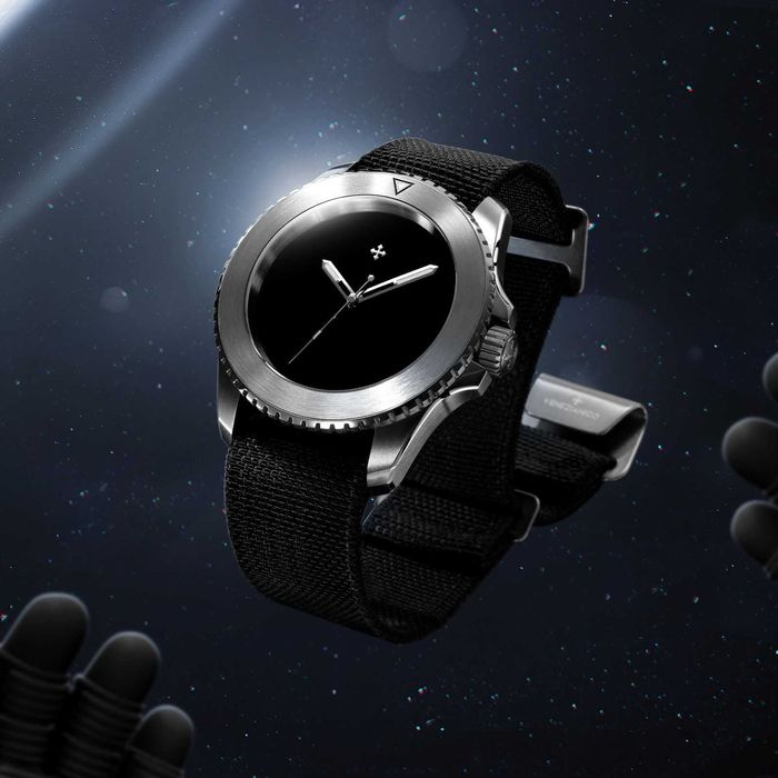 VENEZIANICO: Nereide Ultrablack (na pasku nylonowym)