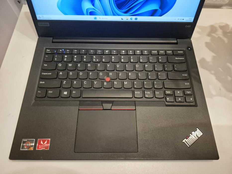 MOCNY Lenovo ThinkPad Ryzen7/16gbDDR4/256SSD/Vega10/BateriaOK