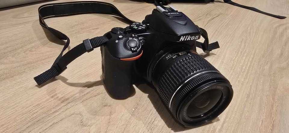 Nikon D5600 + Lente 18-55mm VR - Como Nova - Excelente Estado