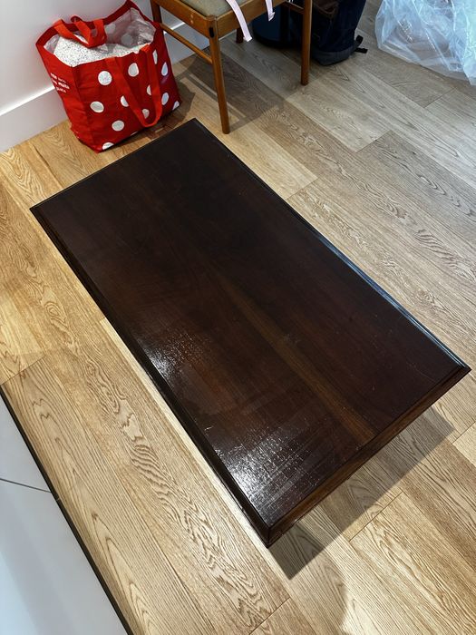 Mesa de centro de nogueira restaurada