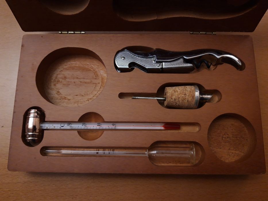 Caixa com instrumentos para vinho TERMOVINO