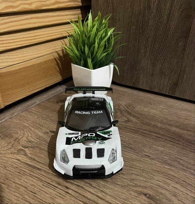 Дрифт машинка на радеокеруванні