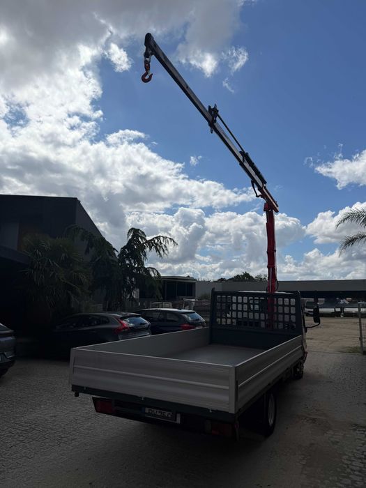 Toyota dyna com grua palfinger