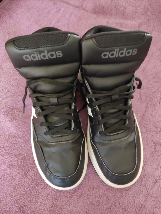 Sapatilhas adidas usadas