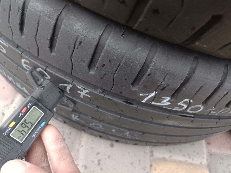 Continental 215/60 R17 шини літні комплект