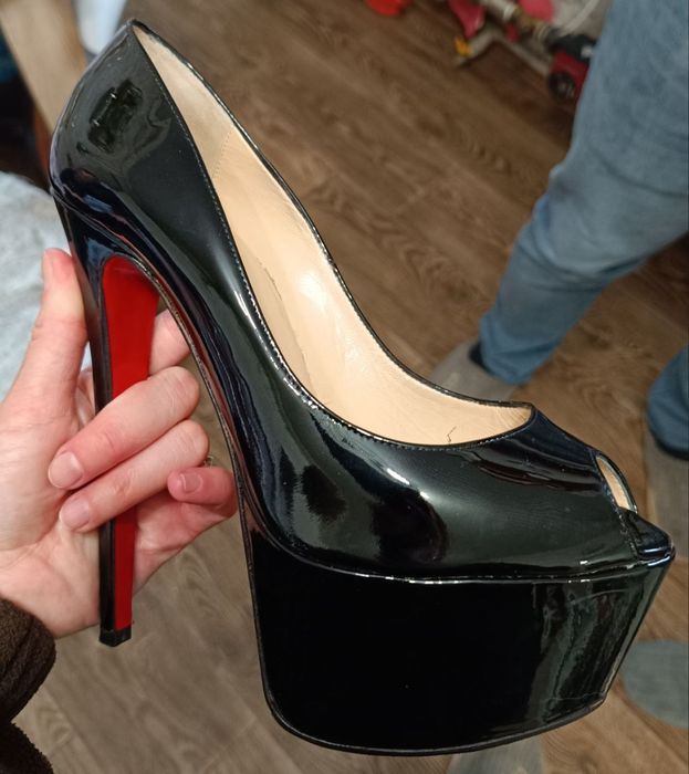 Christian Louboutin Patent Jamie 160