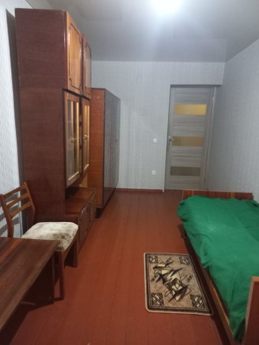 Окрема кімната для хлопця  без хозяйки,біля Книжки