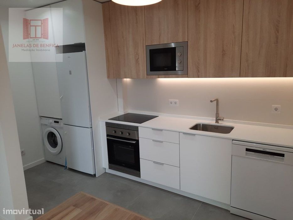 Apartamento Recuperado C/ cozinha equipada-Centro da Amadora