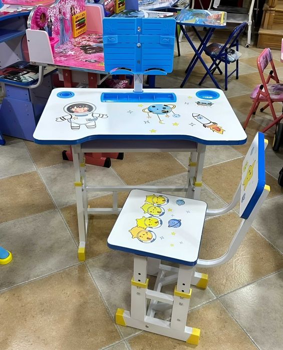 Парта для дитини зі стільцем регульована пластикова письмовий стіл для уроків Детский стол
