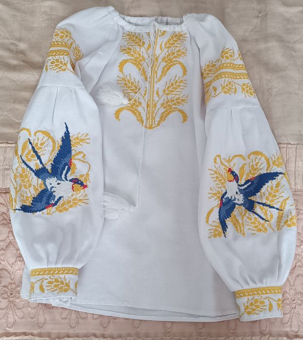 Продам вишиванку, блузку+шорти-спідниця, і 2 сукні
