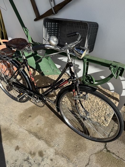 Bicicletas pasteleleira e militar suica