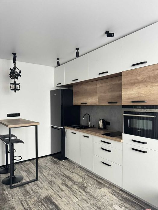 Стильна нова квартира на Митниці