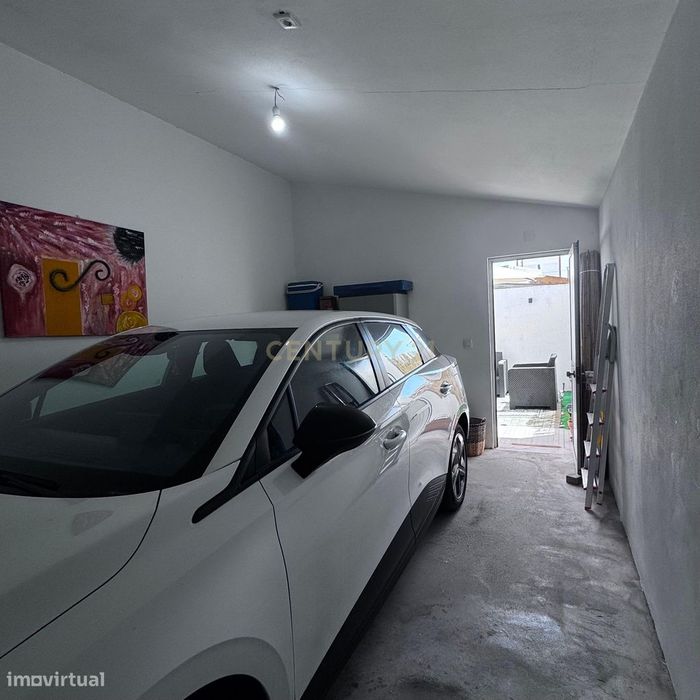 Apartamento T2 com garagem, churrasqueira e espaço exterior | Vieira d