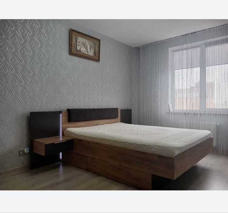 Простора 3-кімнатна квартира в Resident Hall