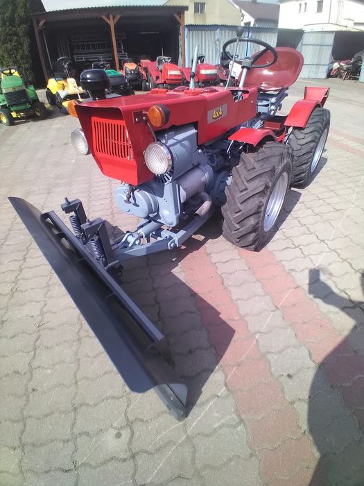 Traktorek TZ 4K 14C z pługiem do śniegu