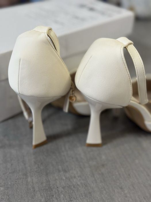 Жіночі білі туфлі на каблуку 9см