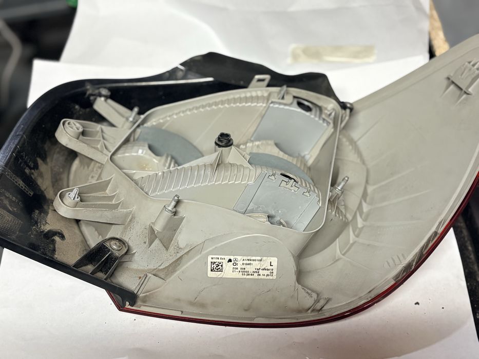 Farolim Esquerdo Mercedez