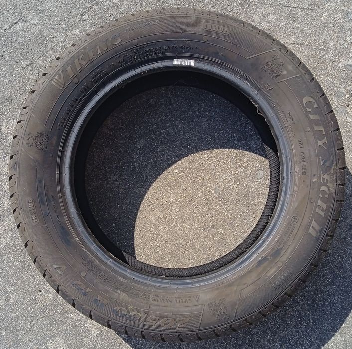 Pneu como novo 205 60 r16