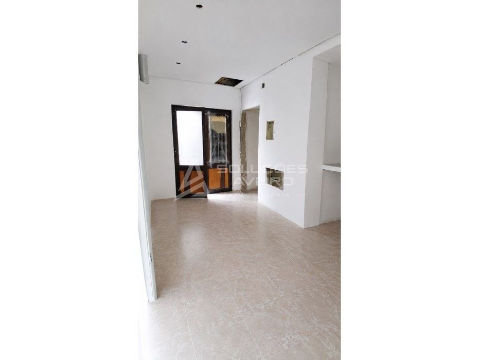 Apartamento T0 com garagem privativa - Centro de Aveiro!